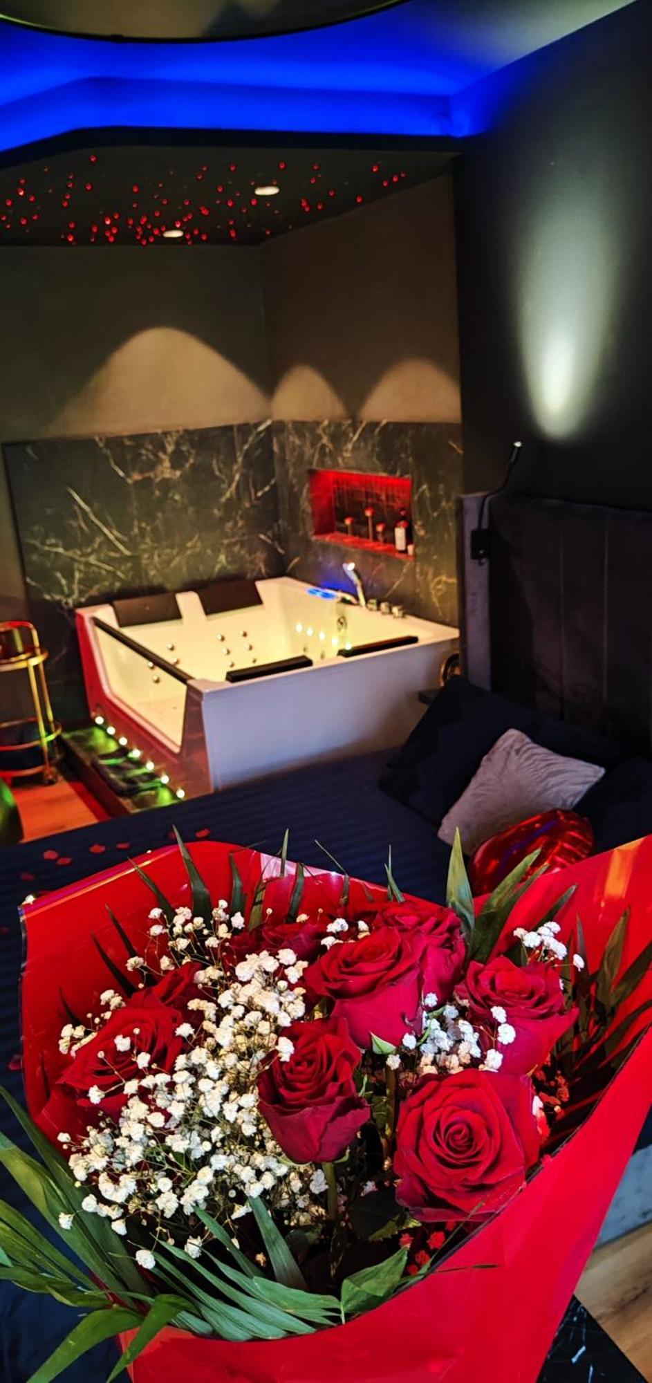 Loft, Studio And Love Rooms Bourg-Saint-Christophe Екстериор снимка