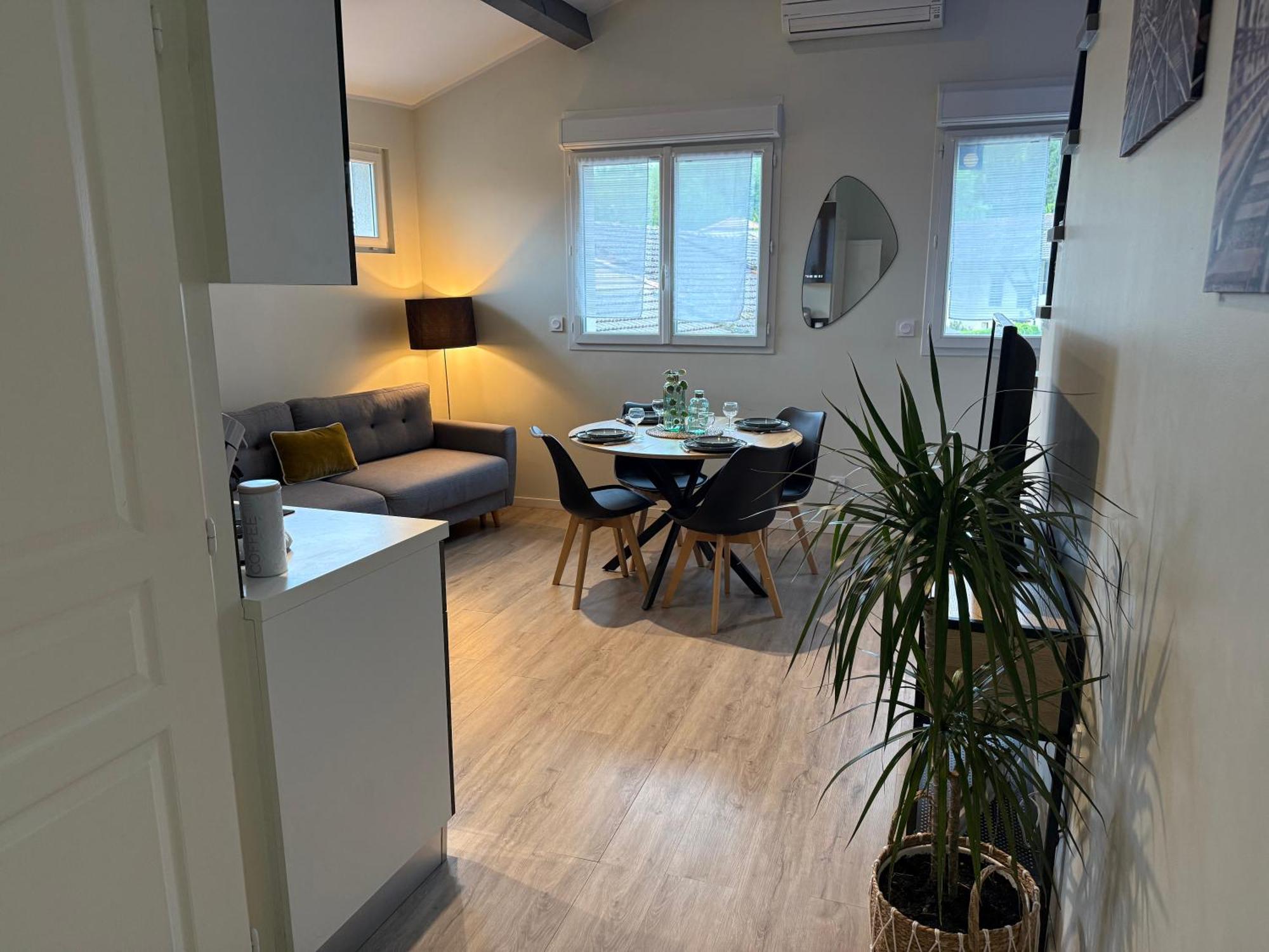 Loft, Studio And Love Rooms Bourg-Saint-Christophe Екстериор снимка