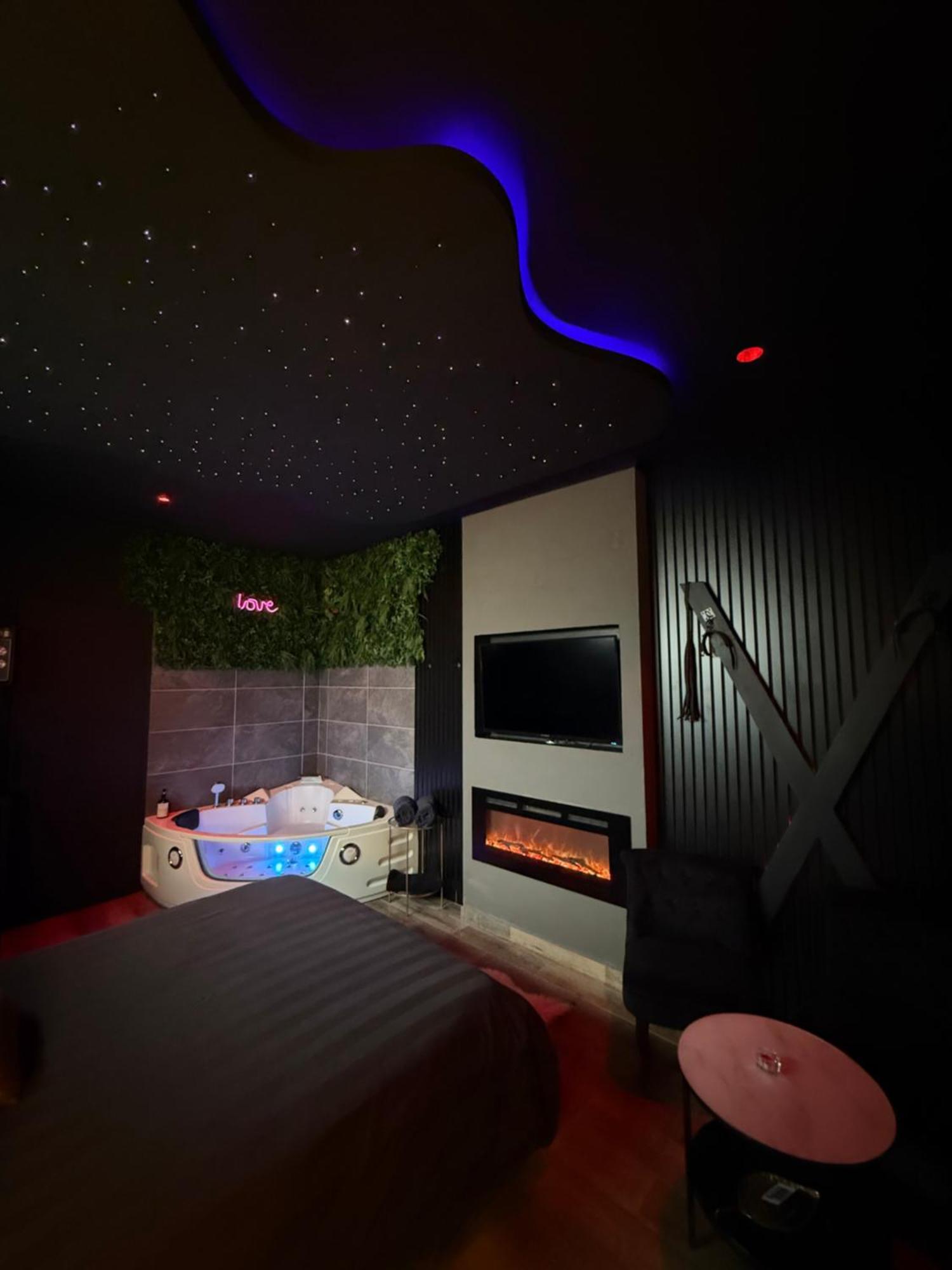 Loft, Studio And Love Rooms Bourg-Saint-Christophe Екстериор снимка