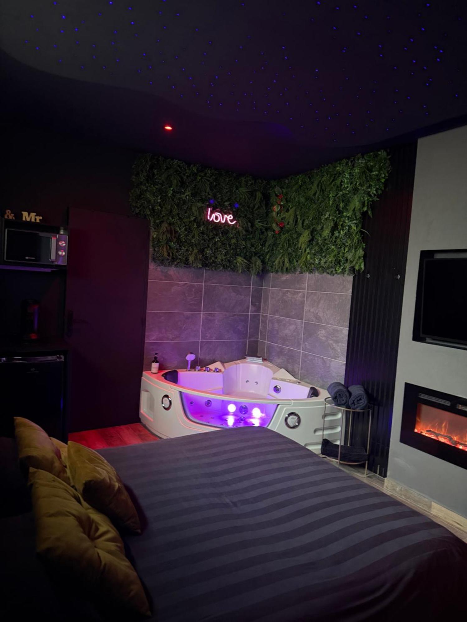 Loft, Studio And Love Rooms Bourg-Saint-Christophe Екстериор снимка