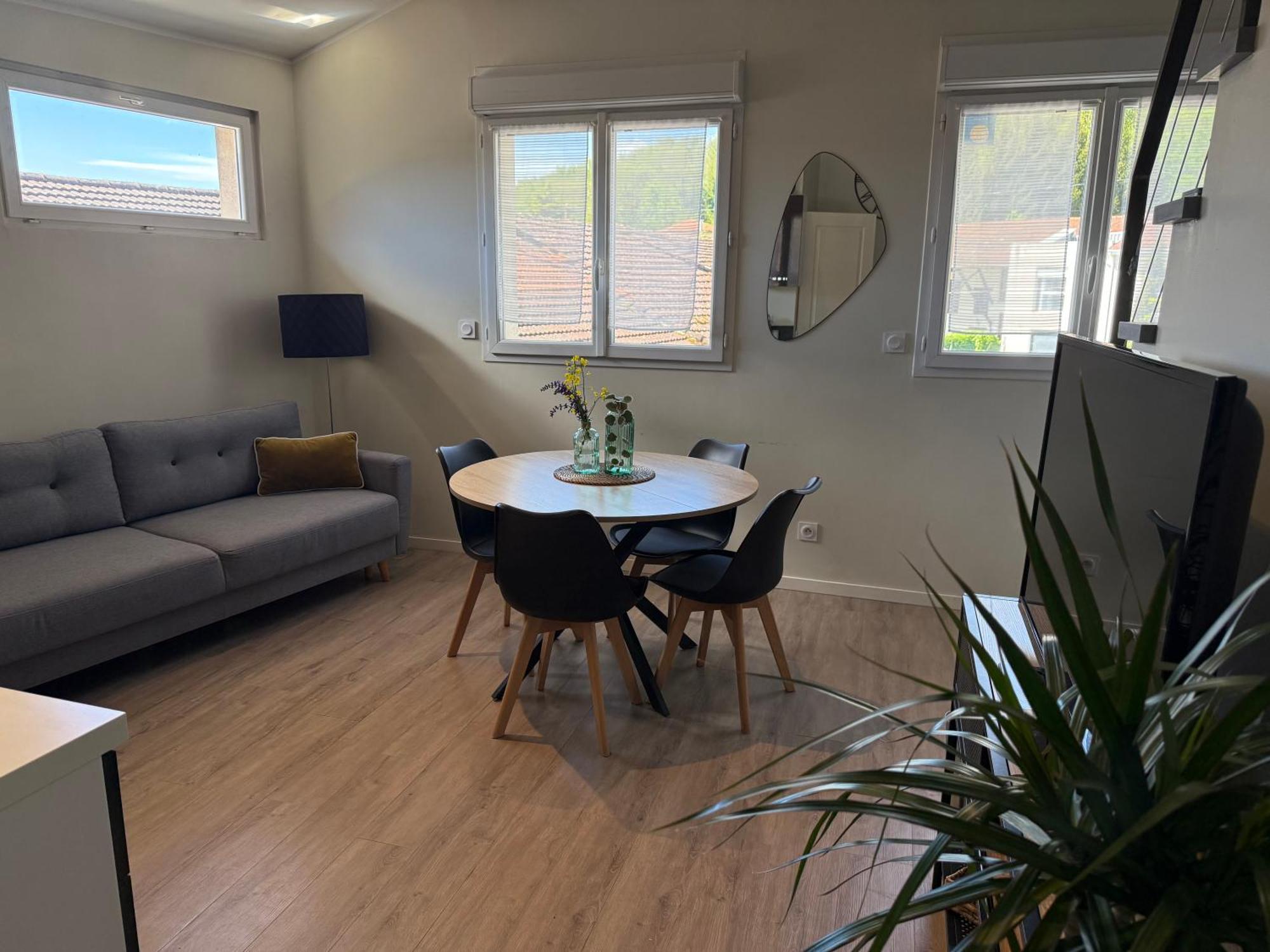 Loft, Studio And Love Rooms Bourg-Saint-Christophe Екстериор снимка