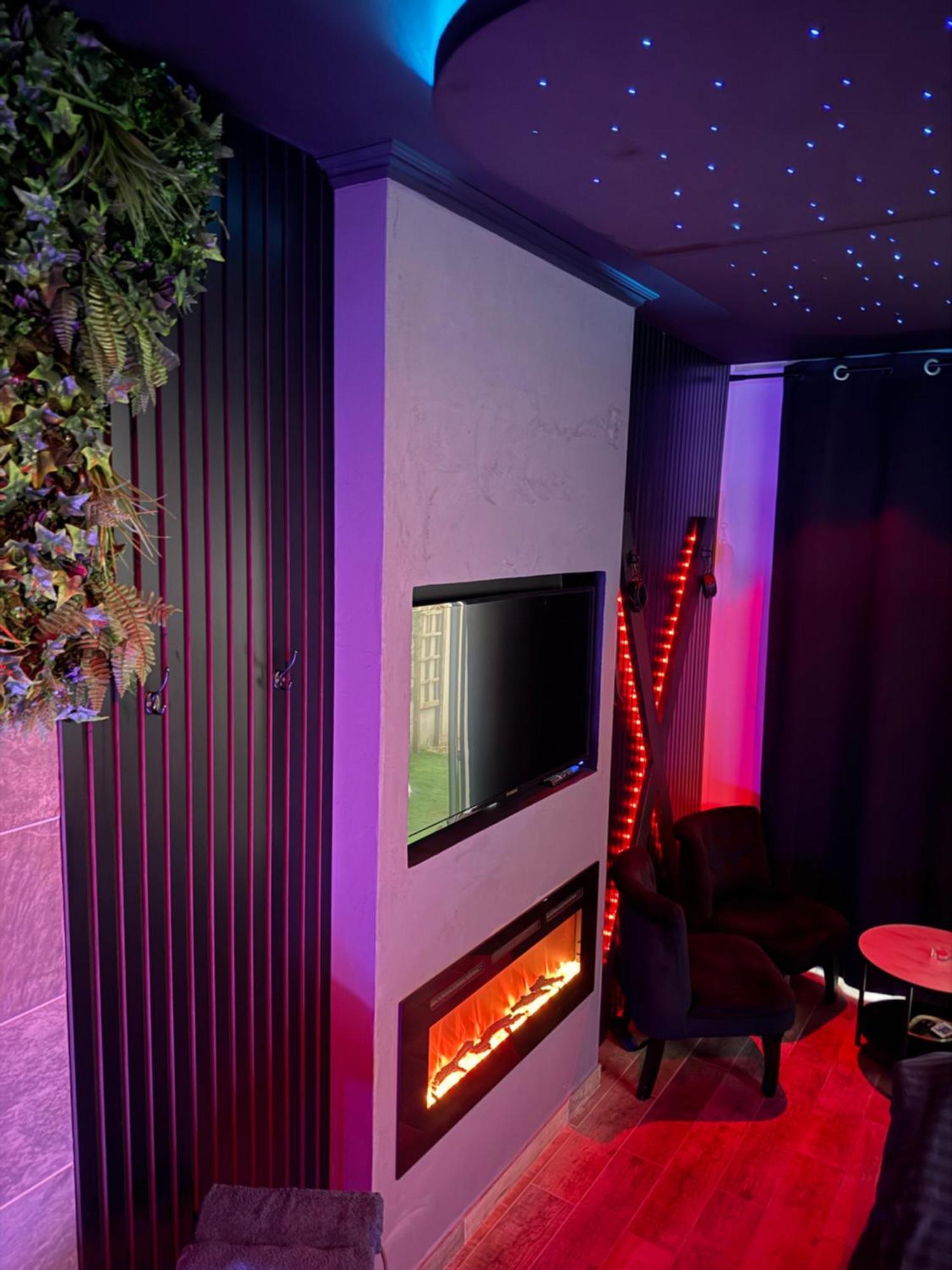 Loft, Studio And Love Rooms Bourg-Saint-Christophe Екстериор снимка